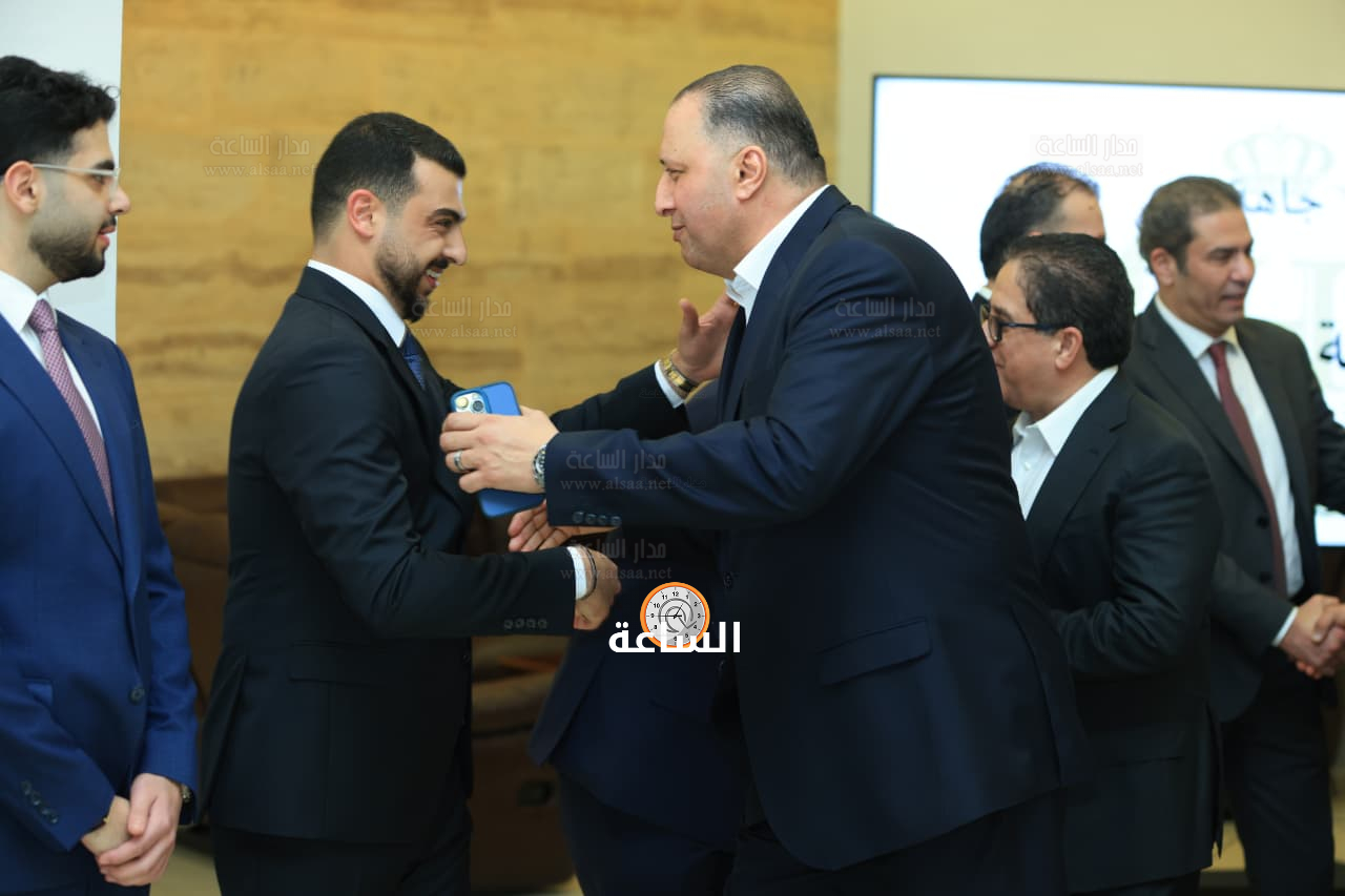 Madar Al-Saa Images 0.3840945381671964