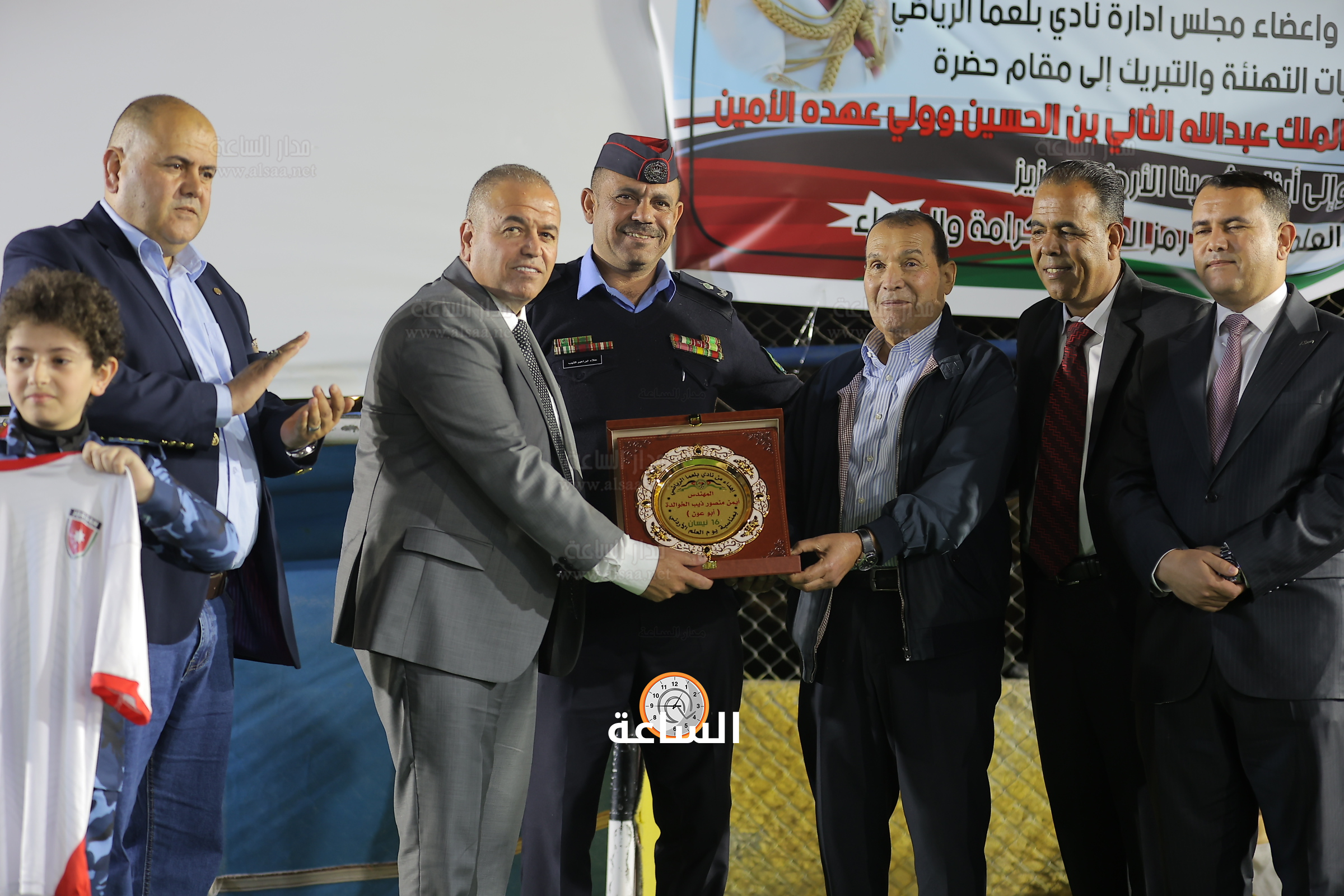 Madar Al-Saa Images 0.9793438887887753