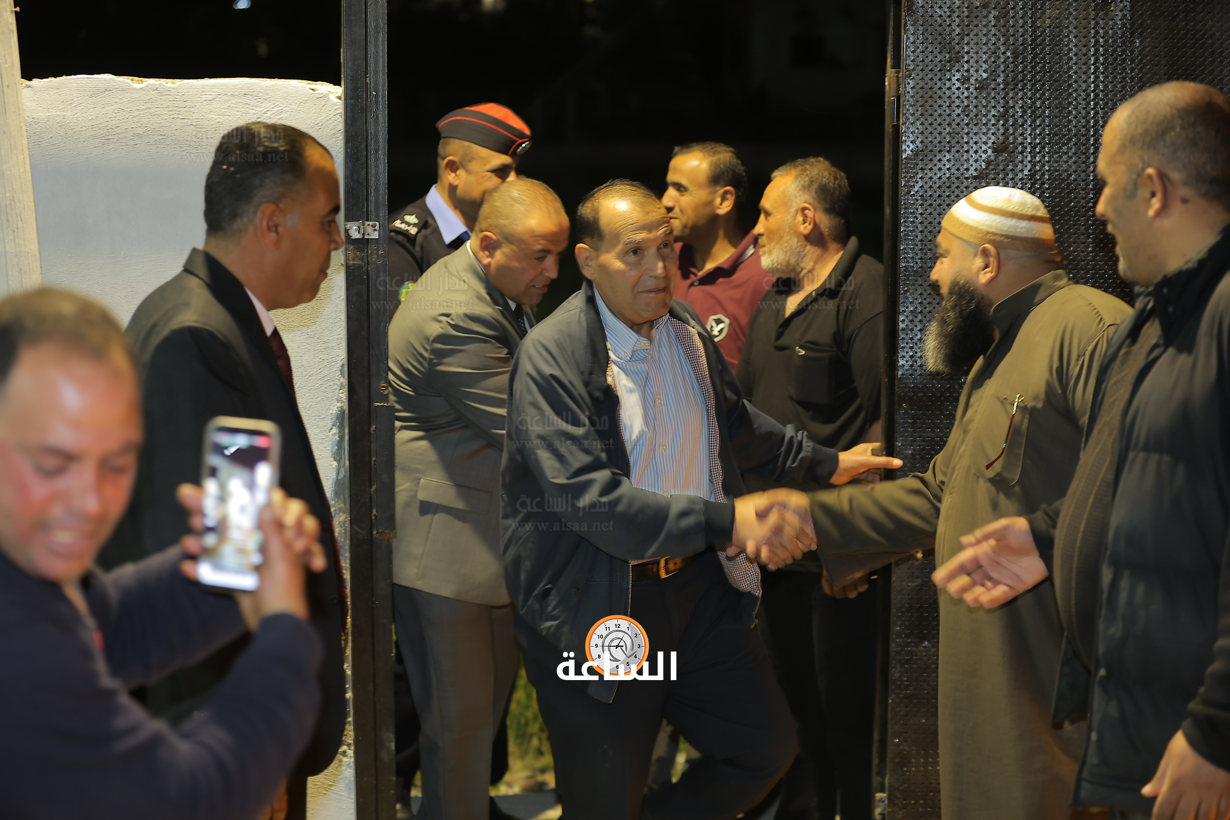 Madar Al-Saa Images 0.8982741210705889