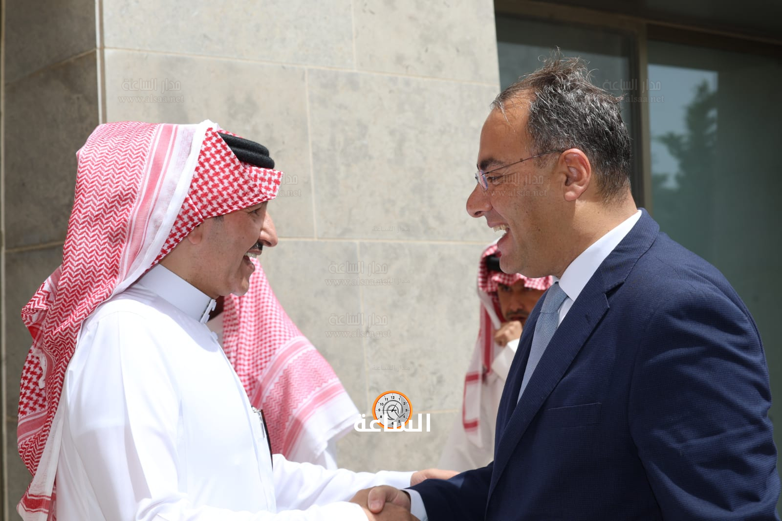 Madar Al-Saa Images 0.5912467090395603