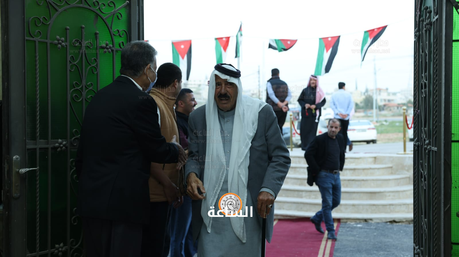 Madar Al-Saa Images 0.094465430429995