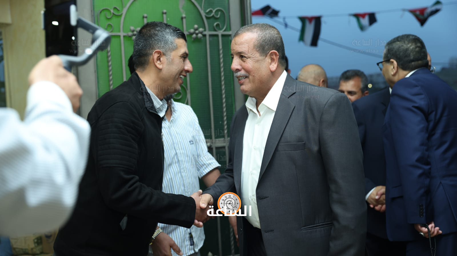 Madar Al-Saa Images 0.4120518014551364