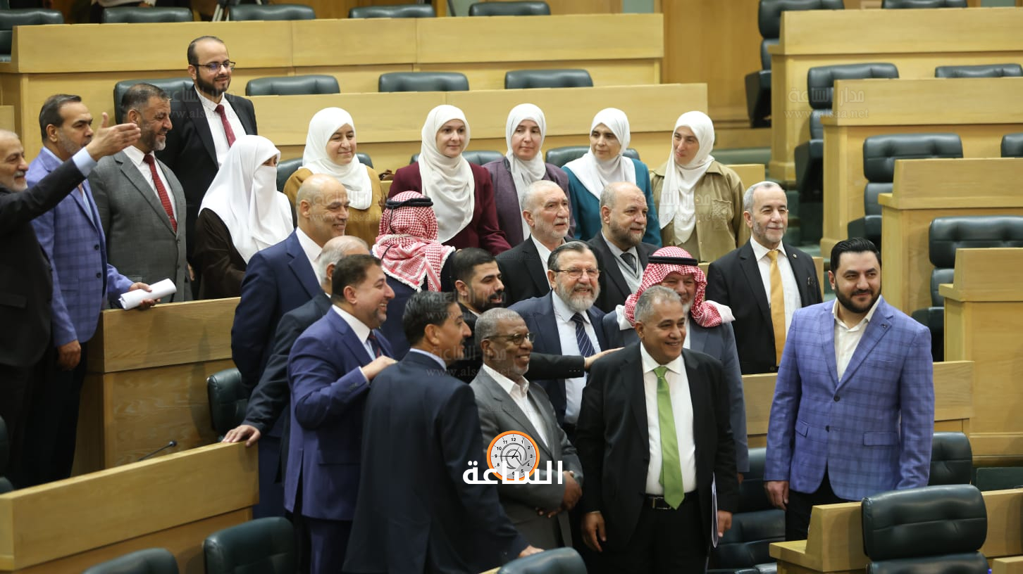 Madar Al-Saa Images 0.724133168228787