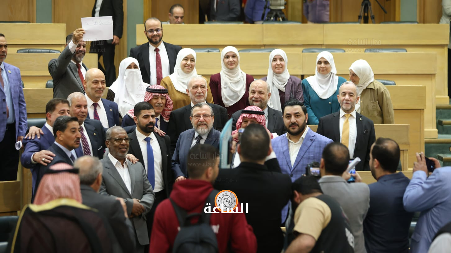 Madar Al-Saa Images 0.9849161393448518