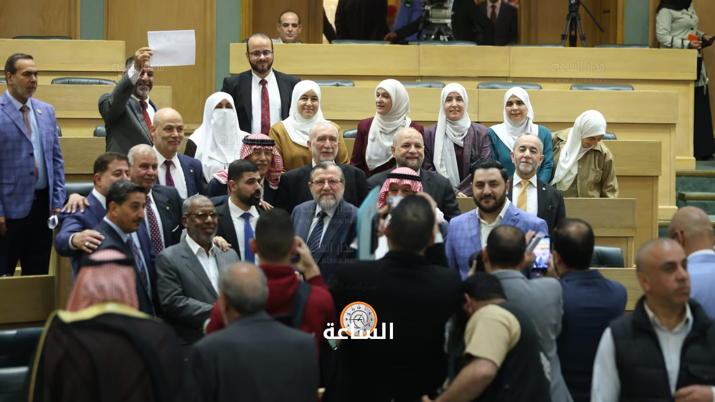 Madar Al-Saa Images 0.6369766445375339