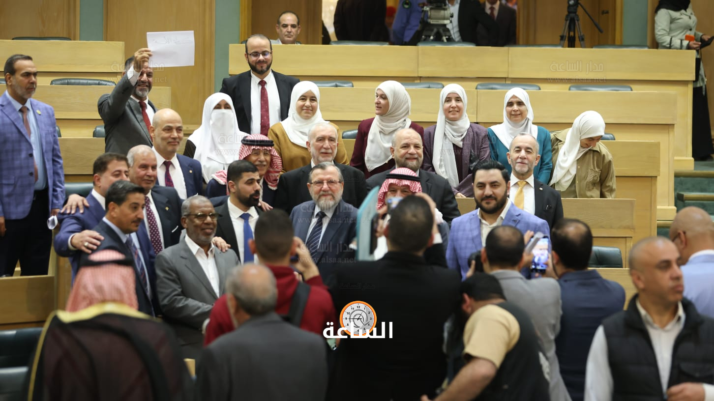 Madar Al-Saa Images 0.3759311238142883