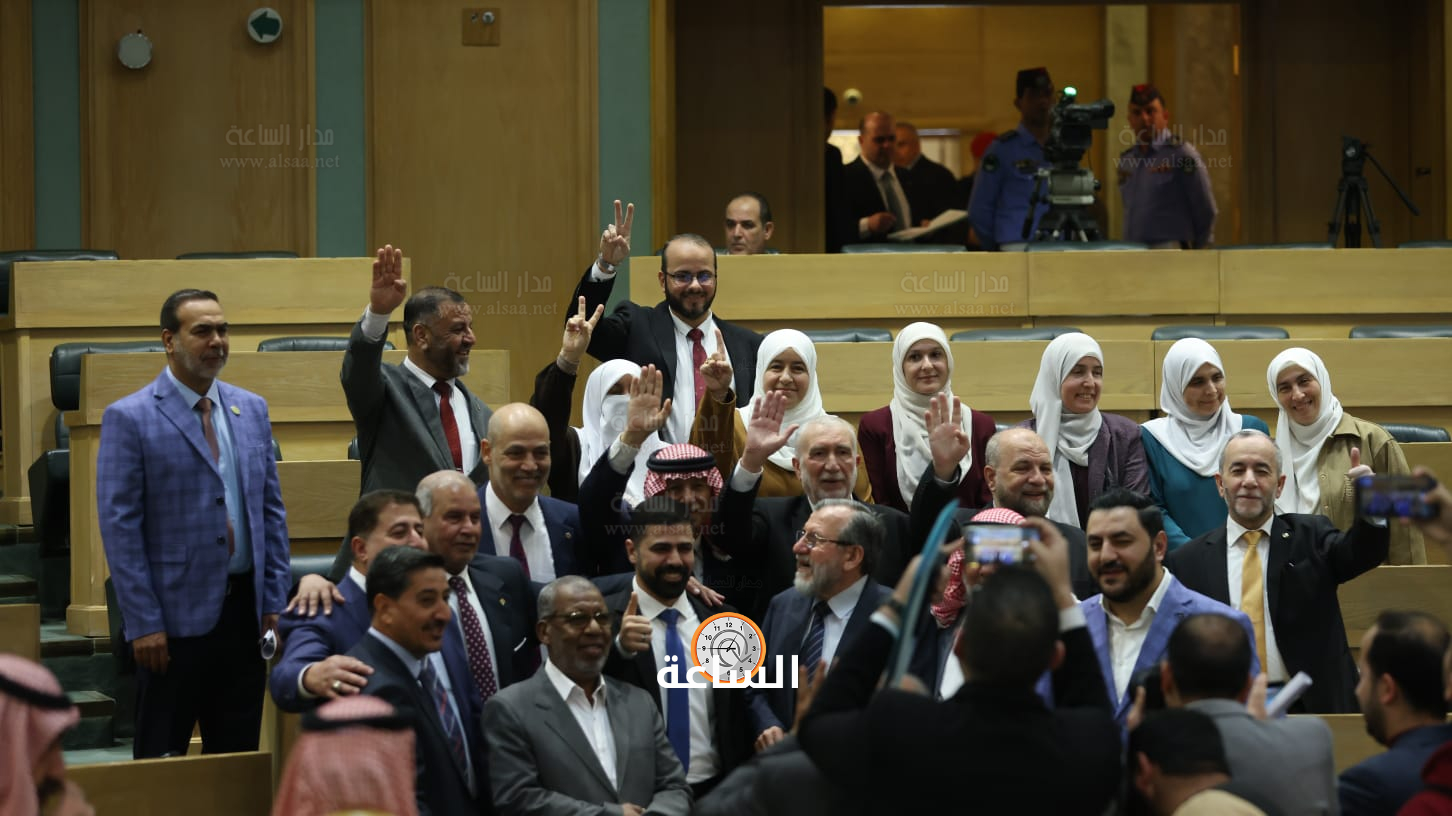 Madar Al-Saa Images 0.042378512972727767