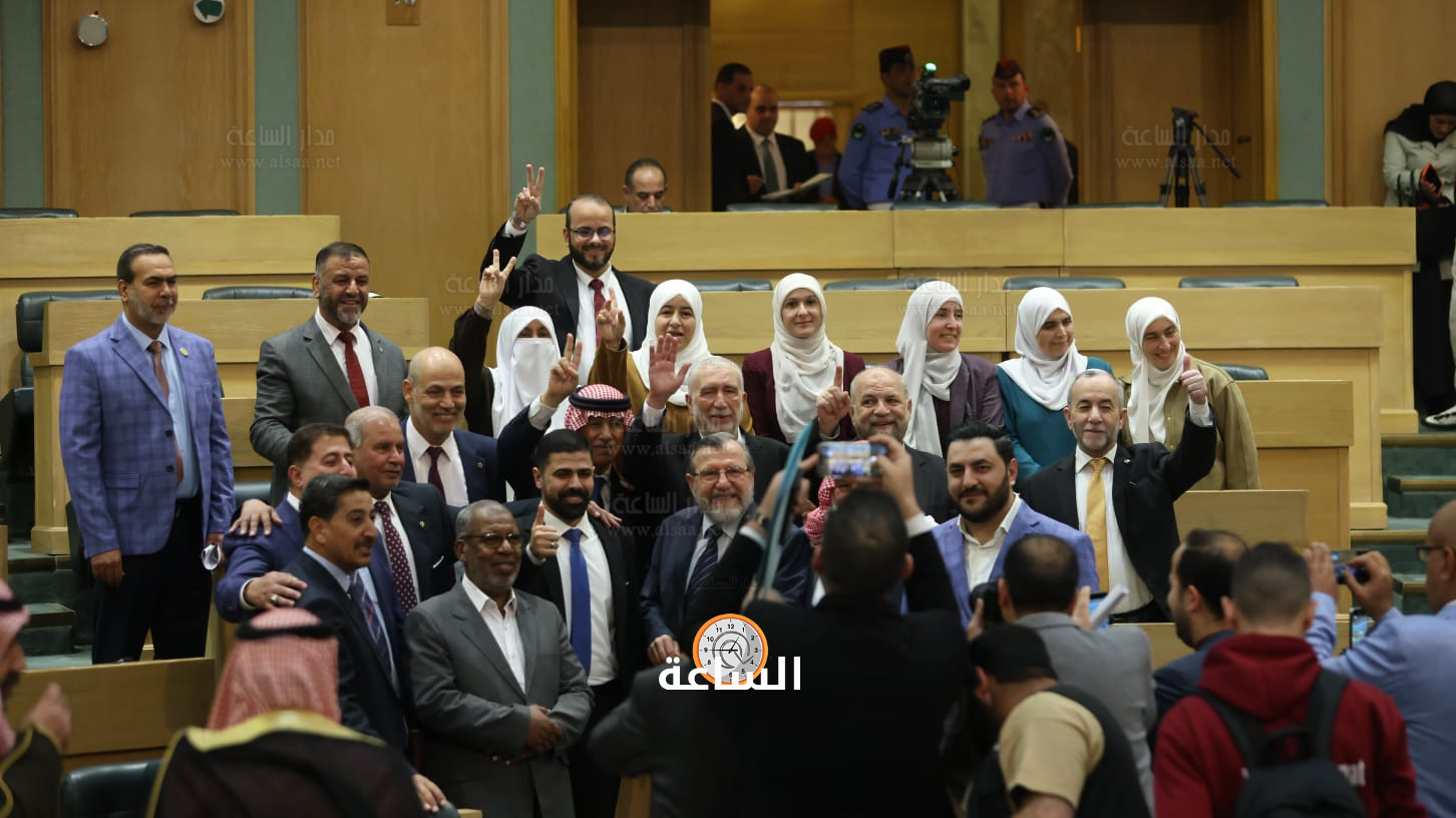 Madar Al-Saa Images 0.7804675796780542