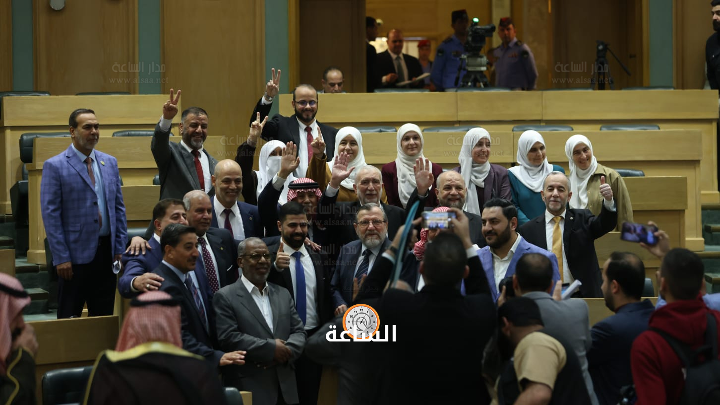 Madar Al-Saa Images 0.181821365429488