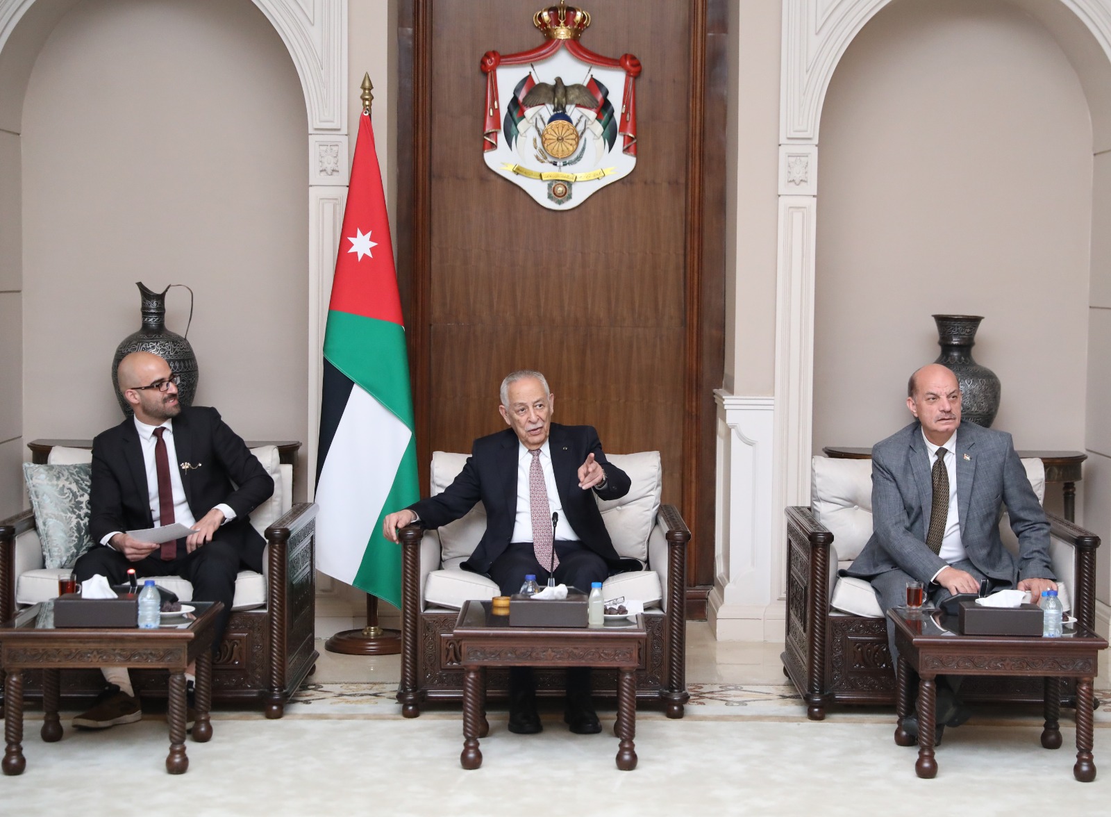 Madar Al-Saa Images 0.8208135735341937