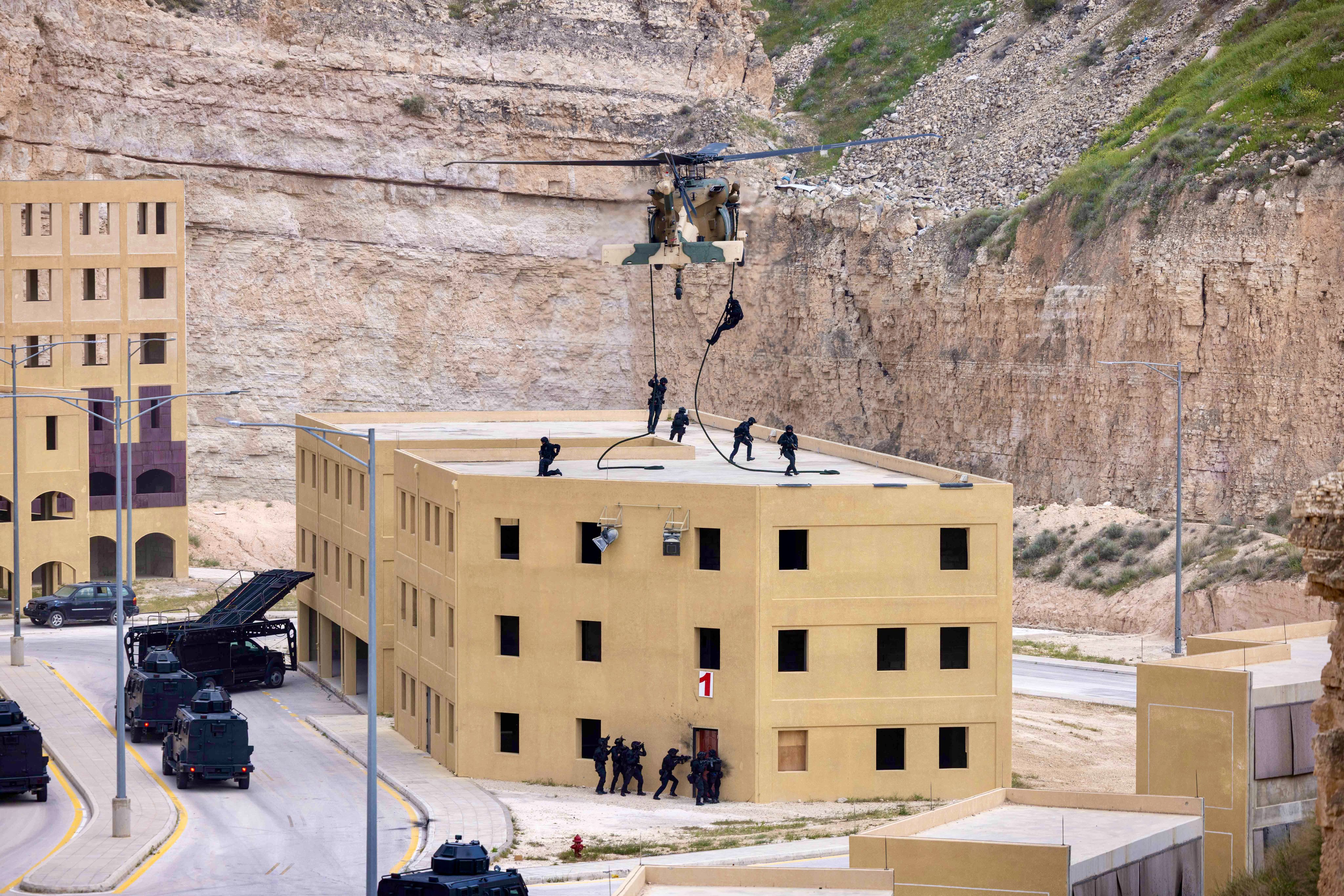 Madar Al-Saa Images 0.04579033202706828