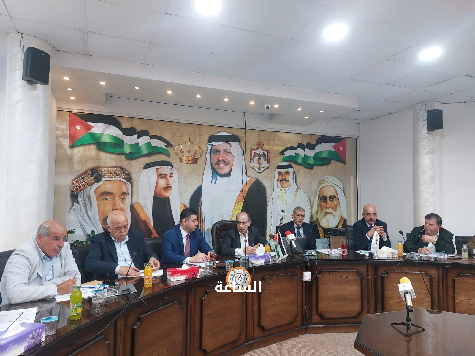 Madar Al-Saa Images 0.9069883557000227