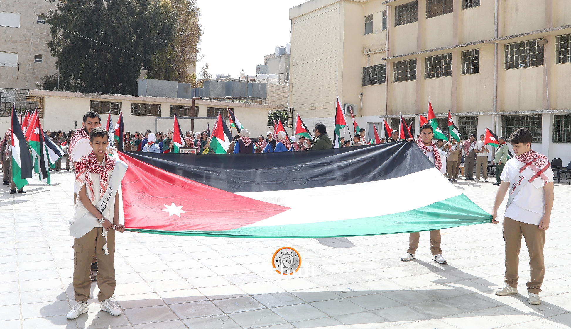 Madar Al-Saa Images 0.8688479057067391