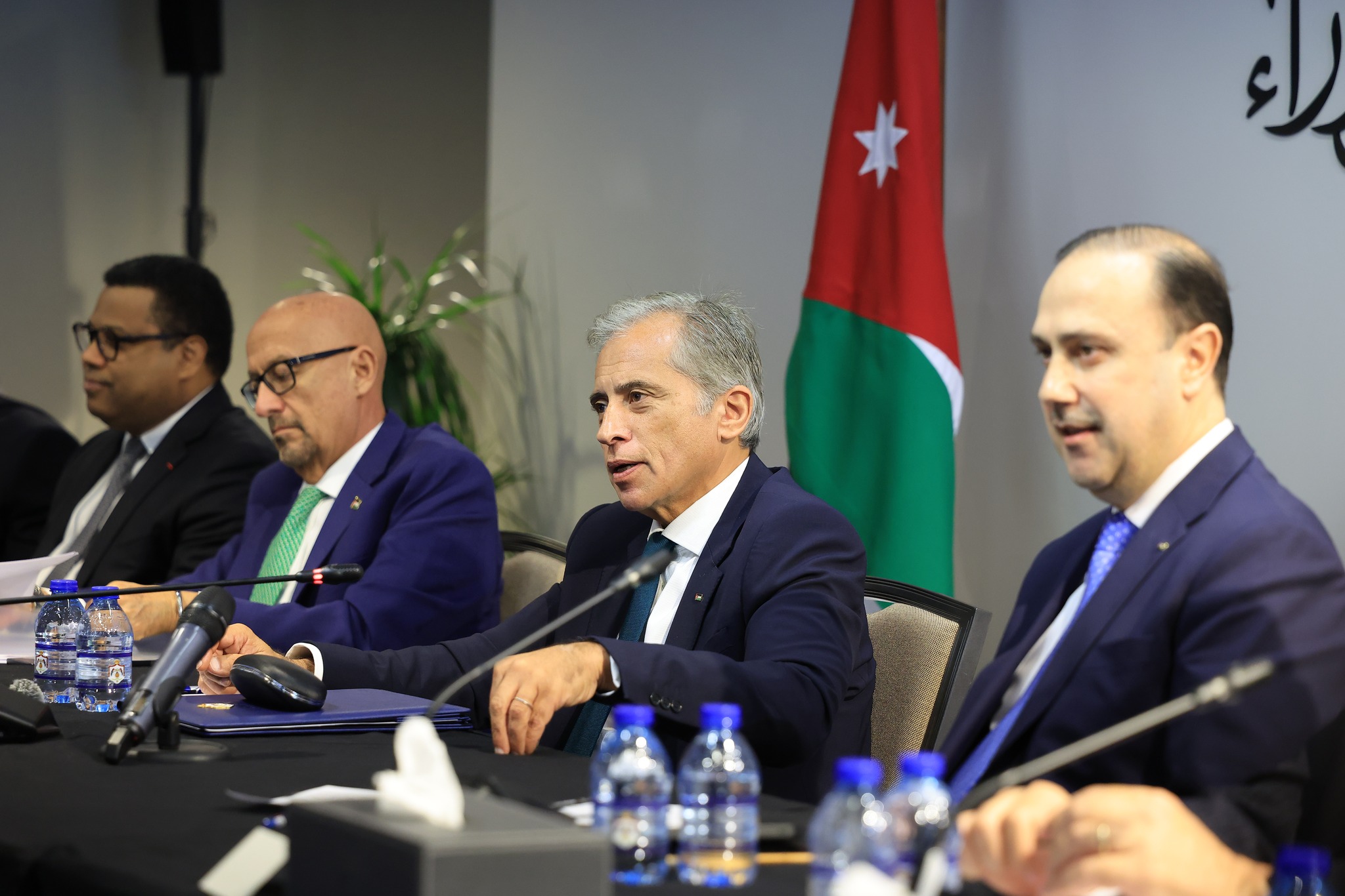 Madar Al-Saa Images 0.018669376081322908