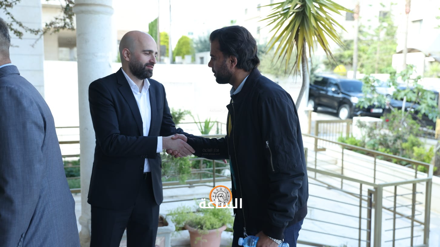 Madar Al-Saa Images 0.1541777647501369