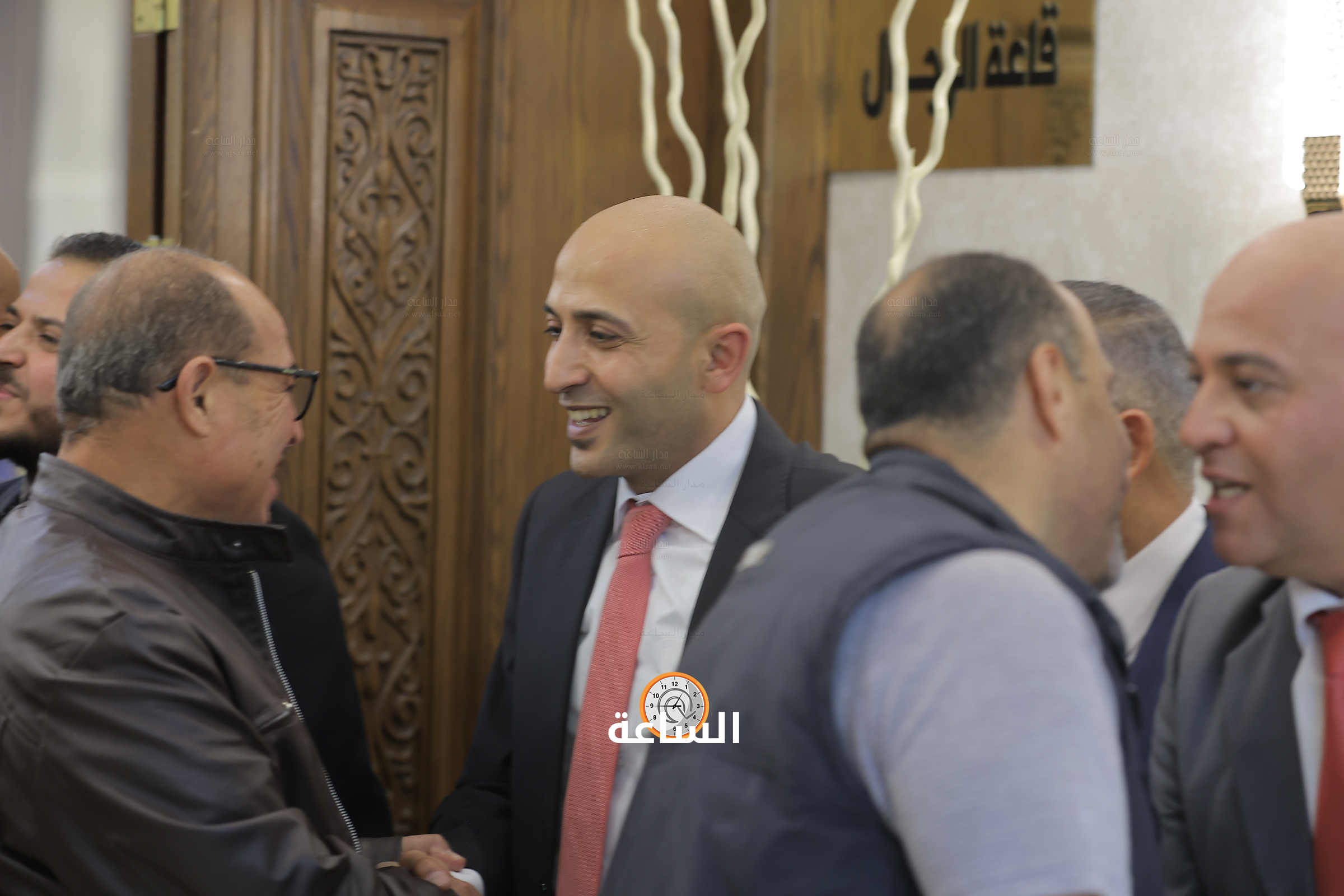 Madar Al-Saa Images 0.6108437428323159