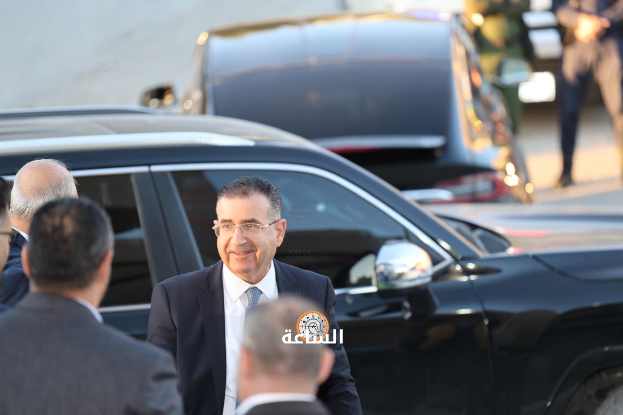 Madar Al-Saa Images 0.8145981536005221