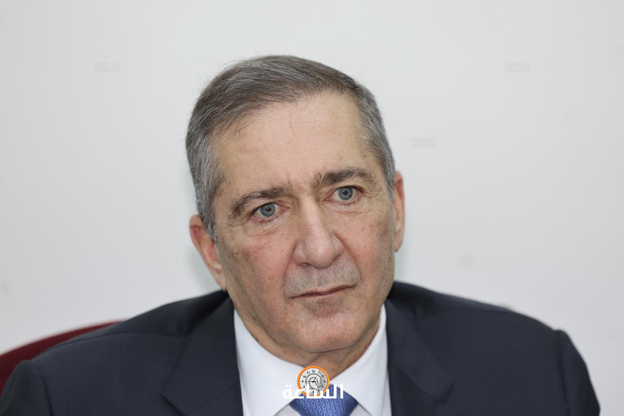 Madar Al-Saa Images 0.4997904338780489