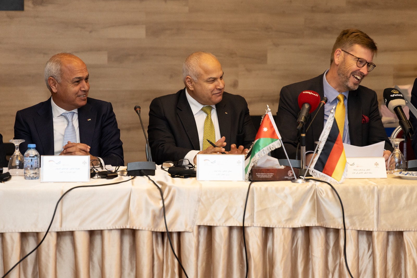 Madar Al-Saa Images 0.8016624621498589