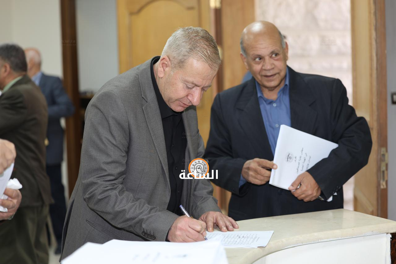 Madar Al-Saa Images 0.7406500111385501