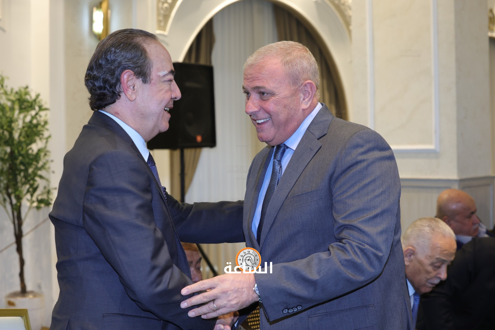 Madar Al-Saa Images 0.4465439741403311