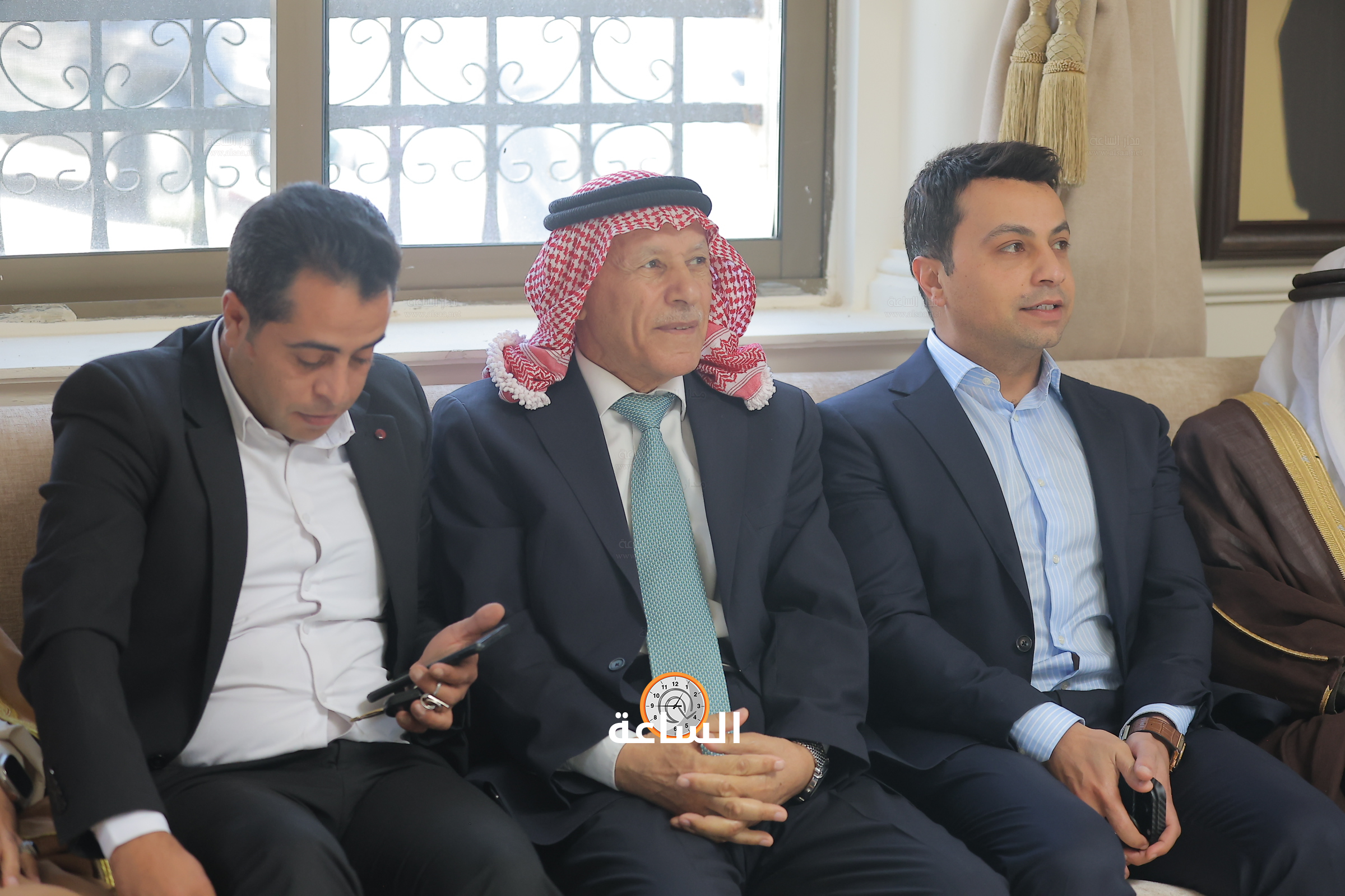 Madar Al-Saa Images 0.9950069400340368