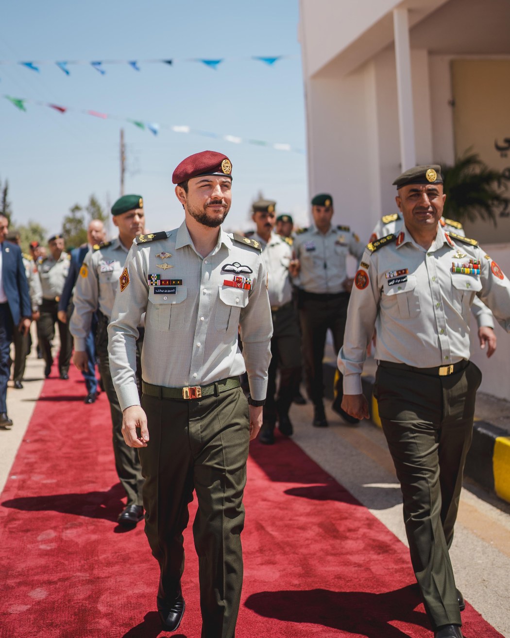 Madar Al-Saa Images 0.9950384433144104