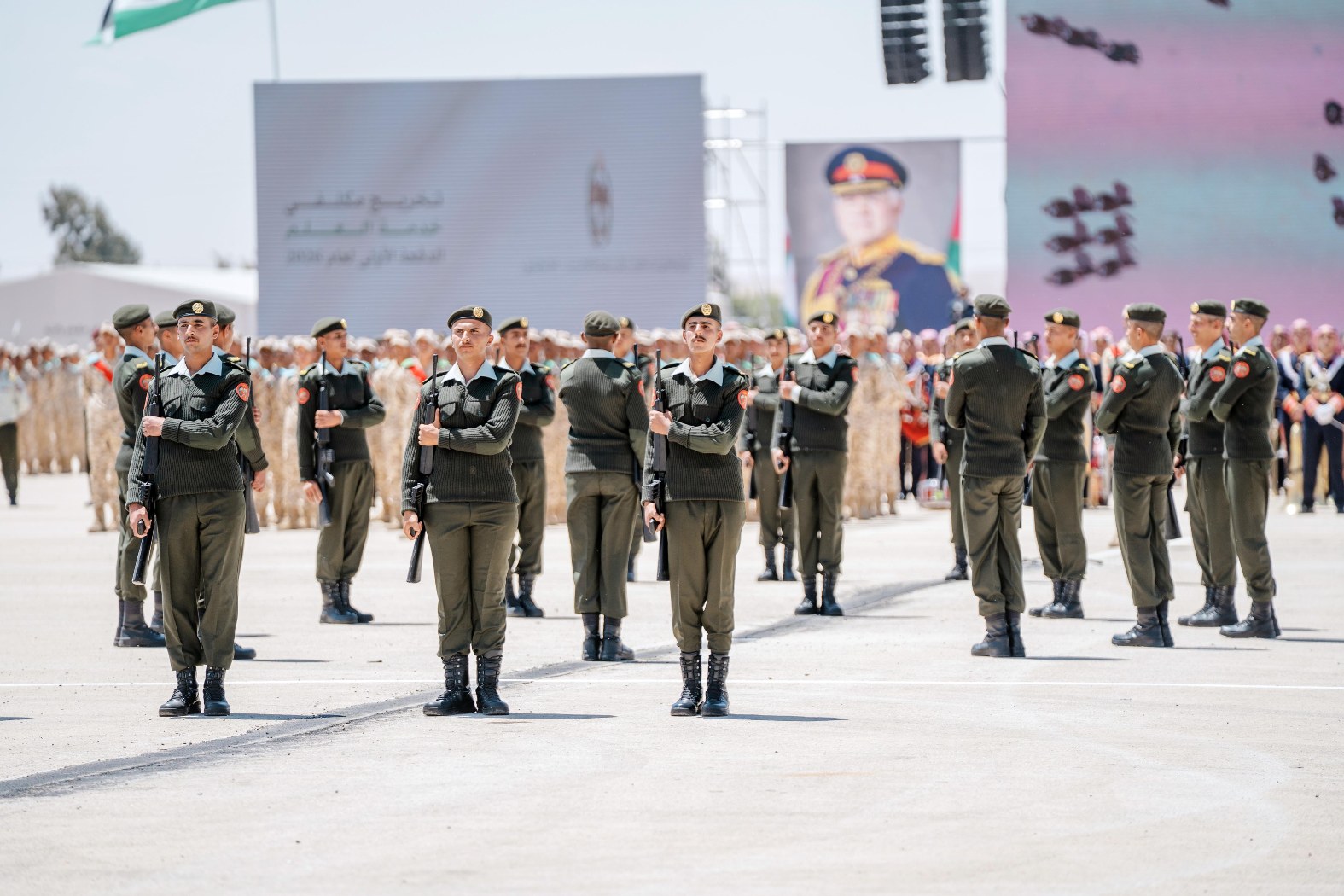 Madar Al-Saa Images 0.9851189826843872