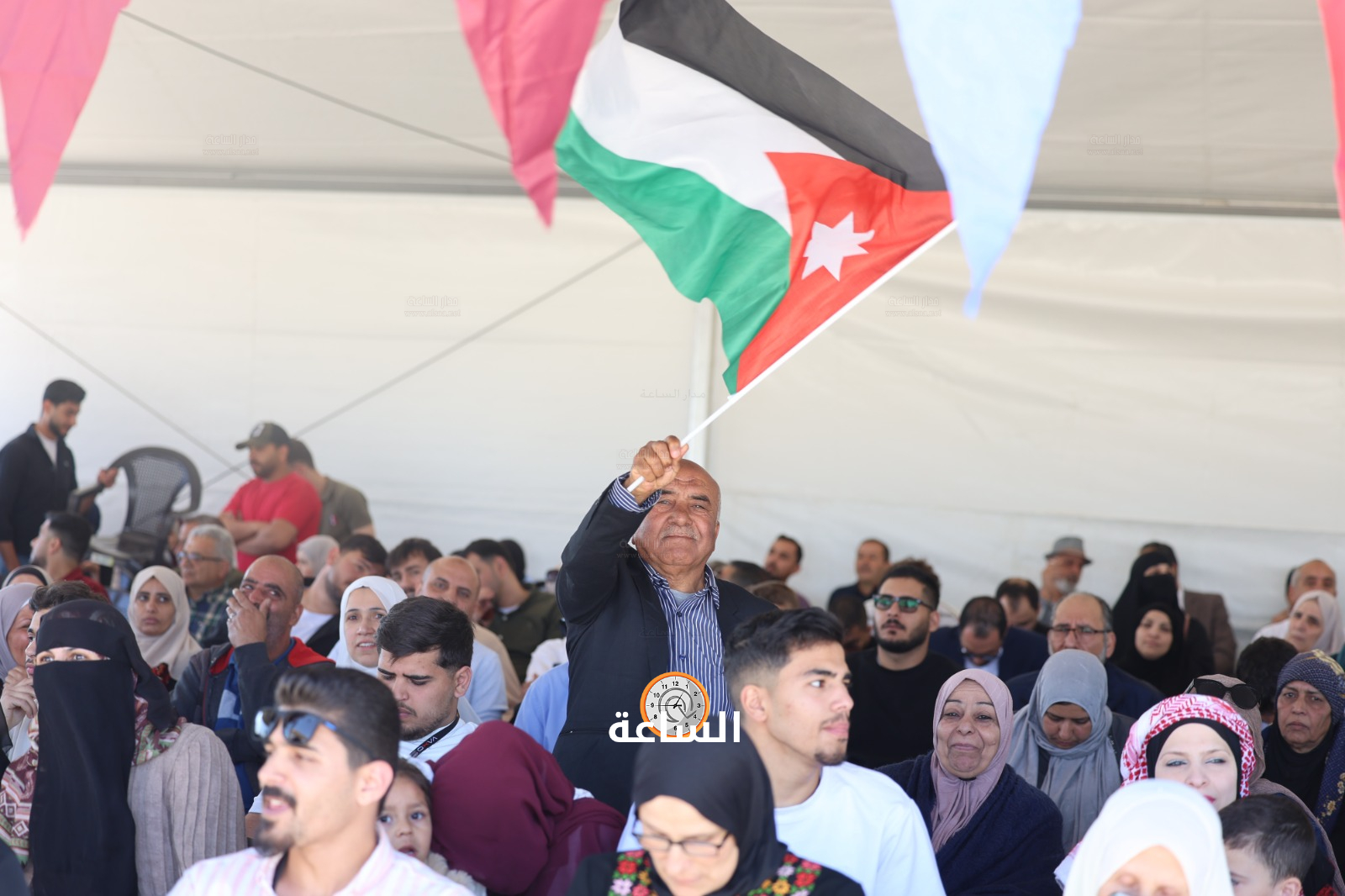 Madar Al-Saa Images 0.9917257576890848