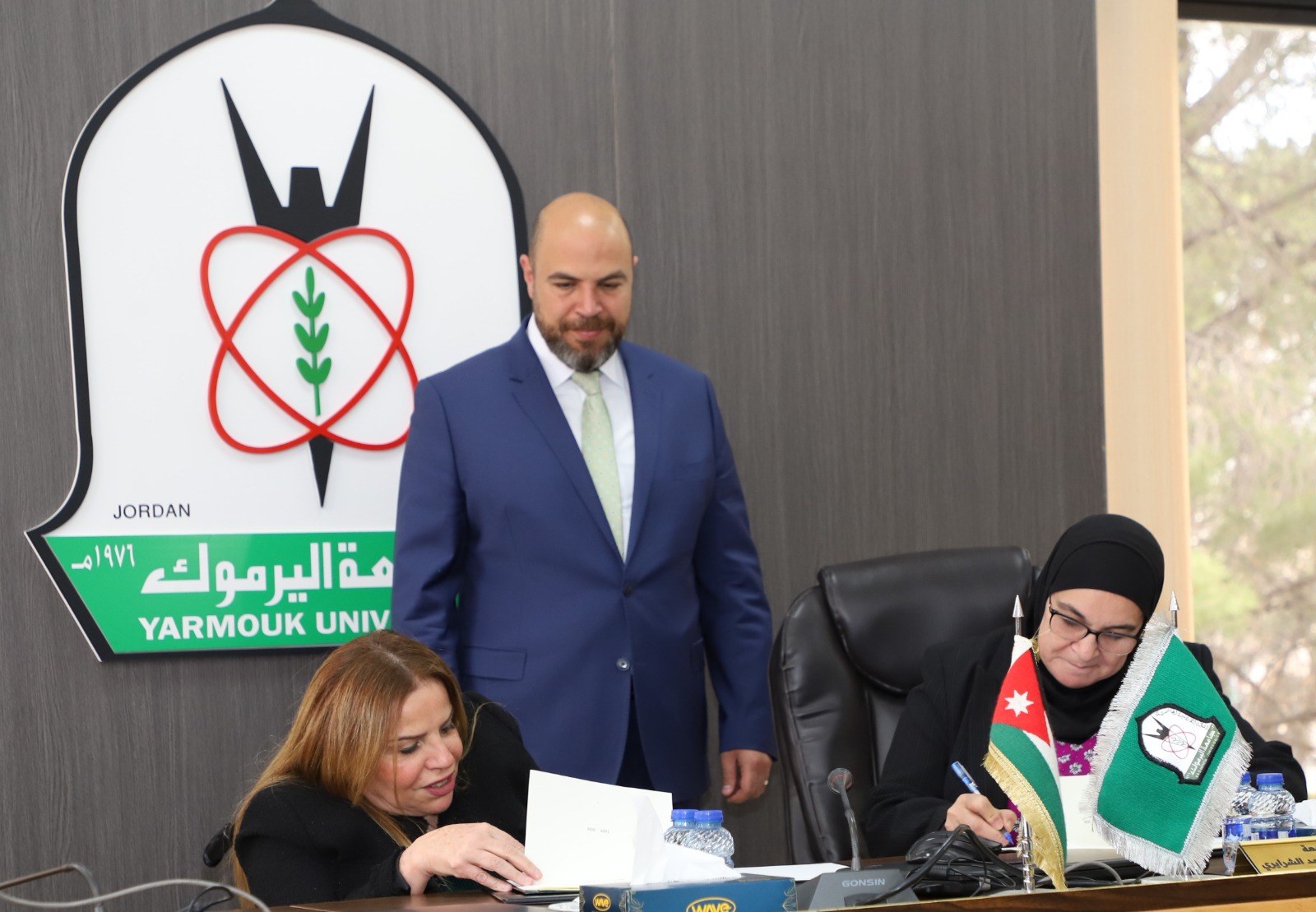 Madar Al-Saa Images 0.7042402072660158