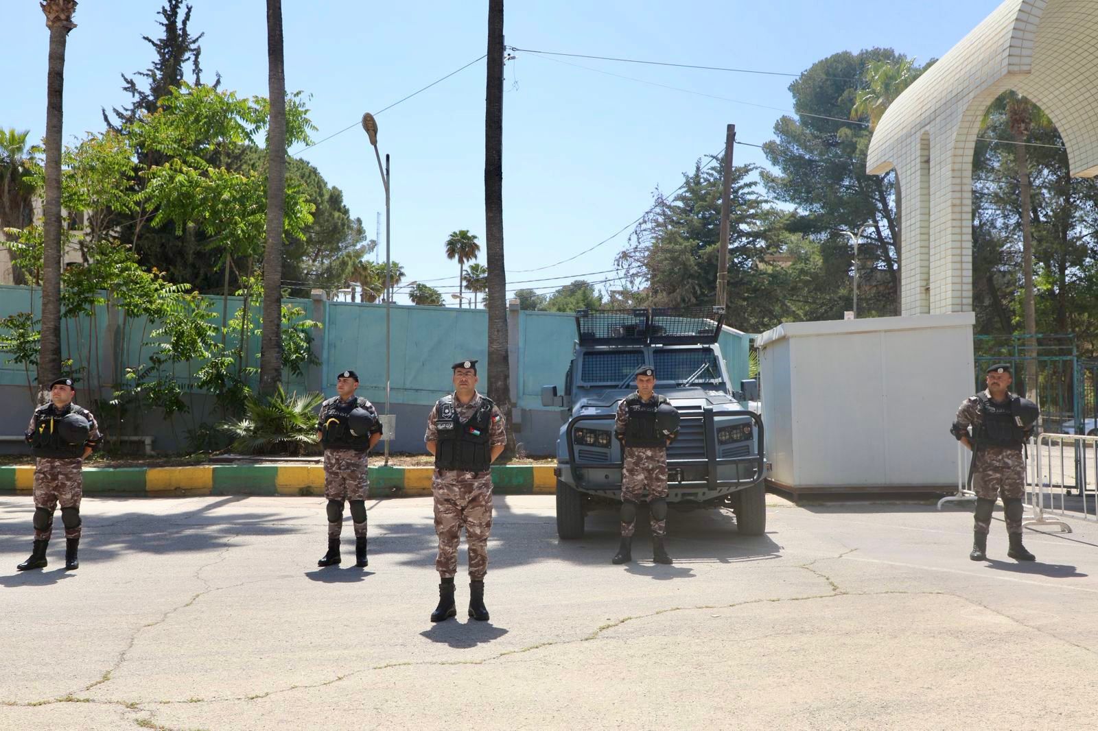 Madar Al-Saa Images 0.15830077581573376
