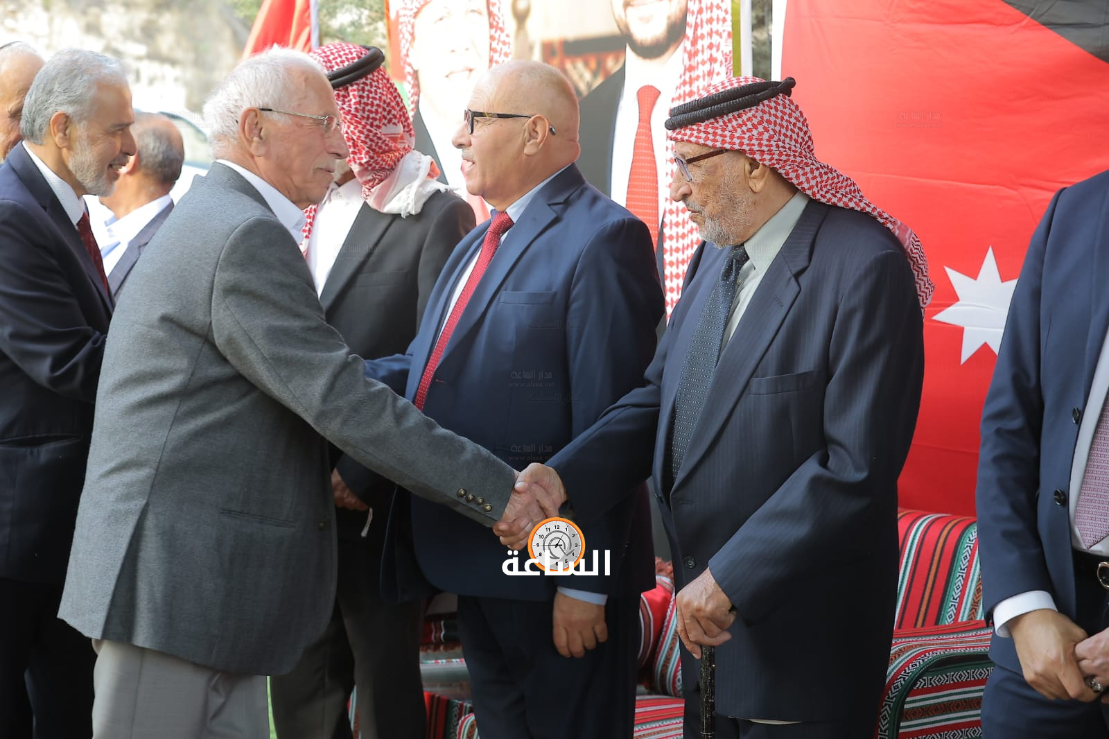 Madar Al-Saa Images 0.9471540113399072