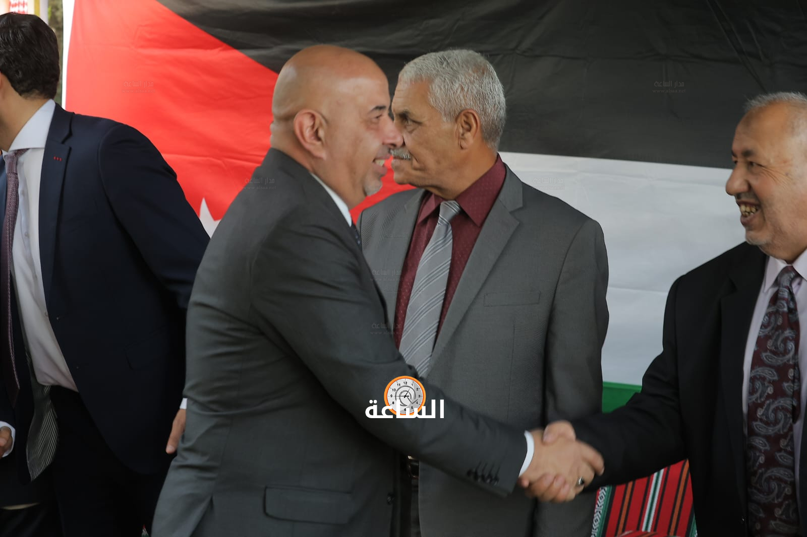 Madar Al-Saa Images 0.509632358401411
