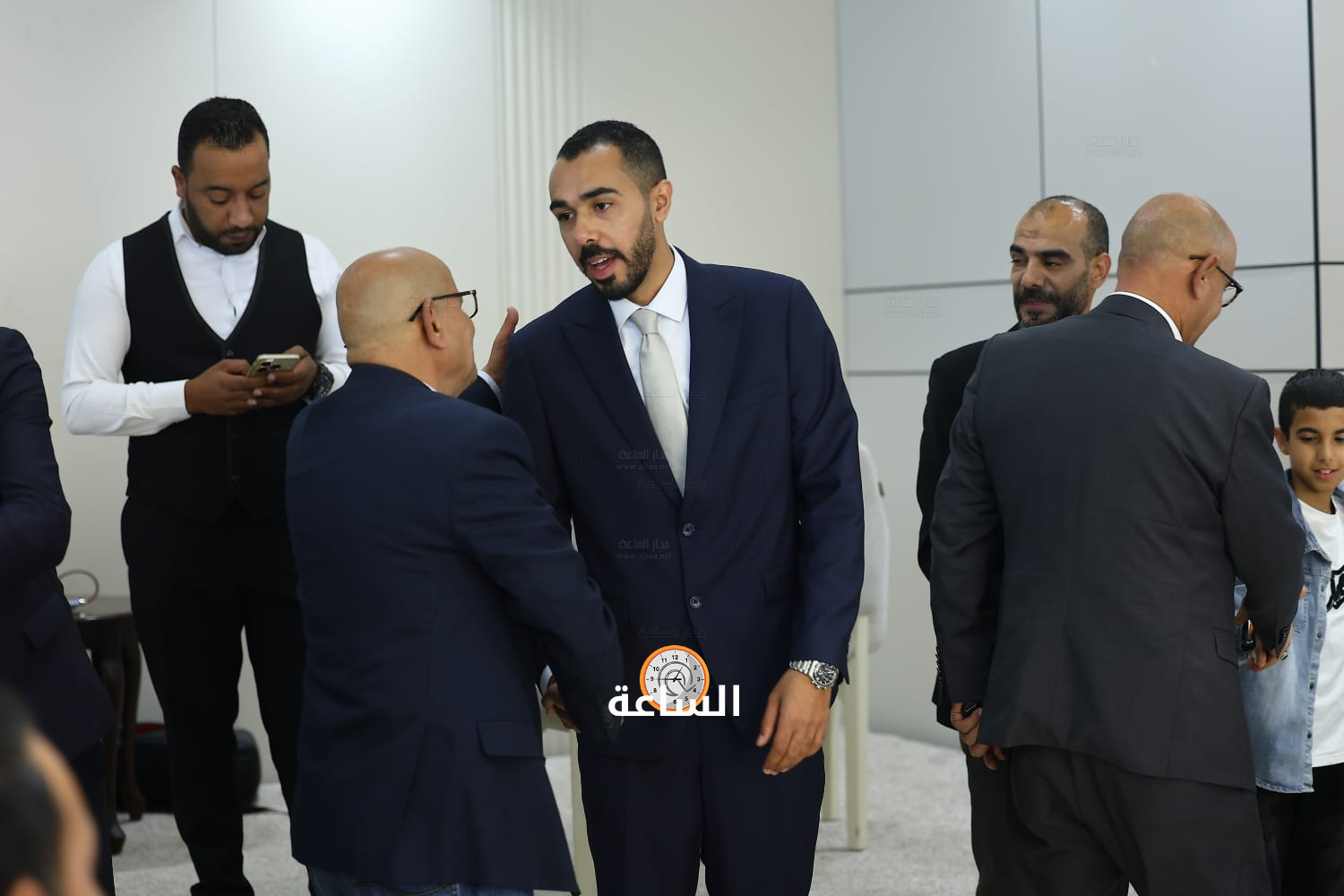 Madar Al-Saa Images 0.10833996219424291