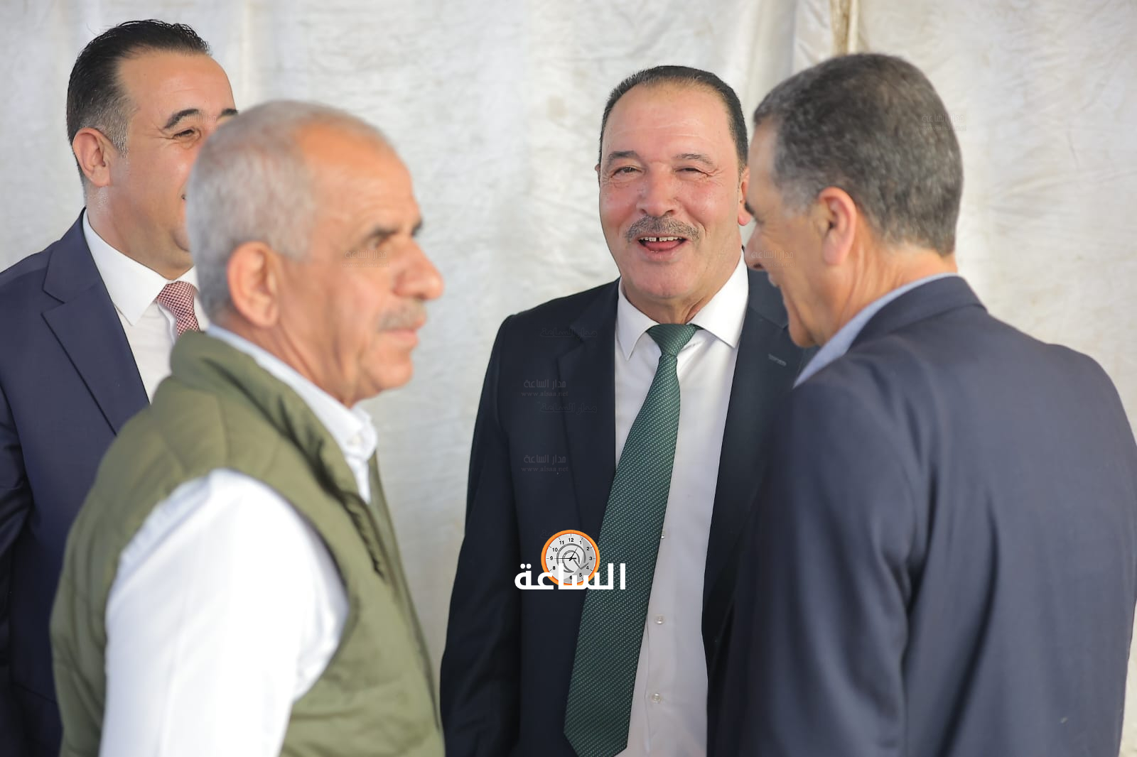 Madar Al-Saa Images 0.921461398406501