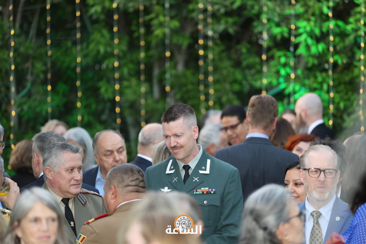 Madar Al-Saa Images 0.9222640780473994