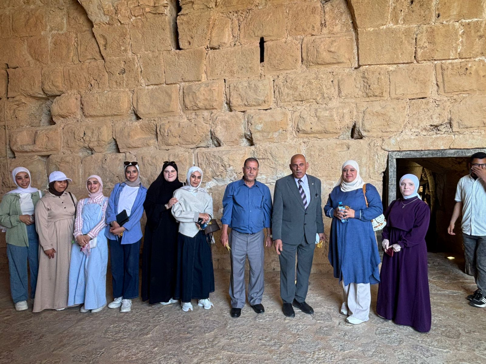 Madar Al-Saa Images 0.6457082610883381