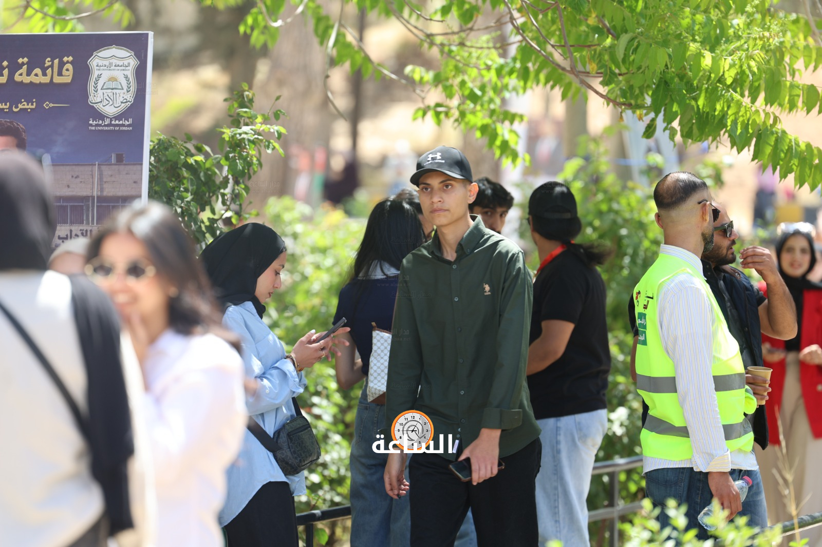 Madar Al-Saa Images 0.43961822105862314