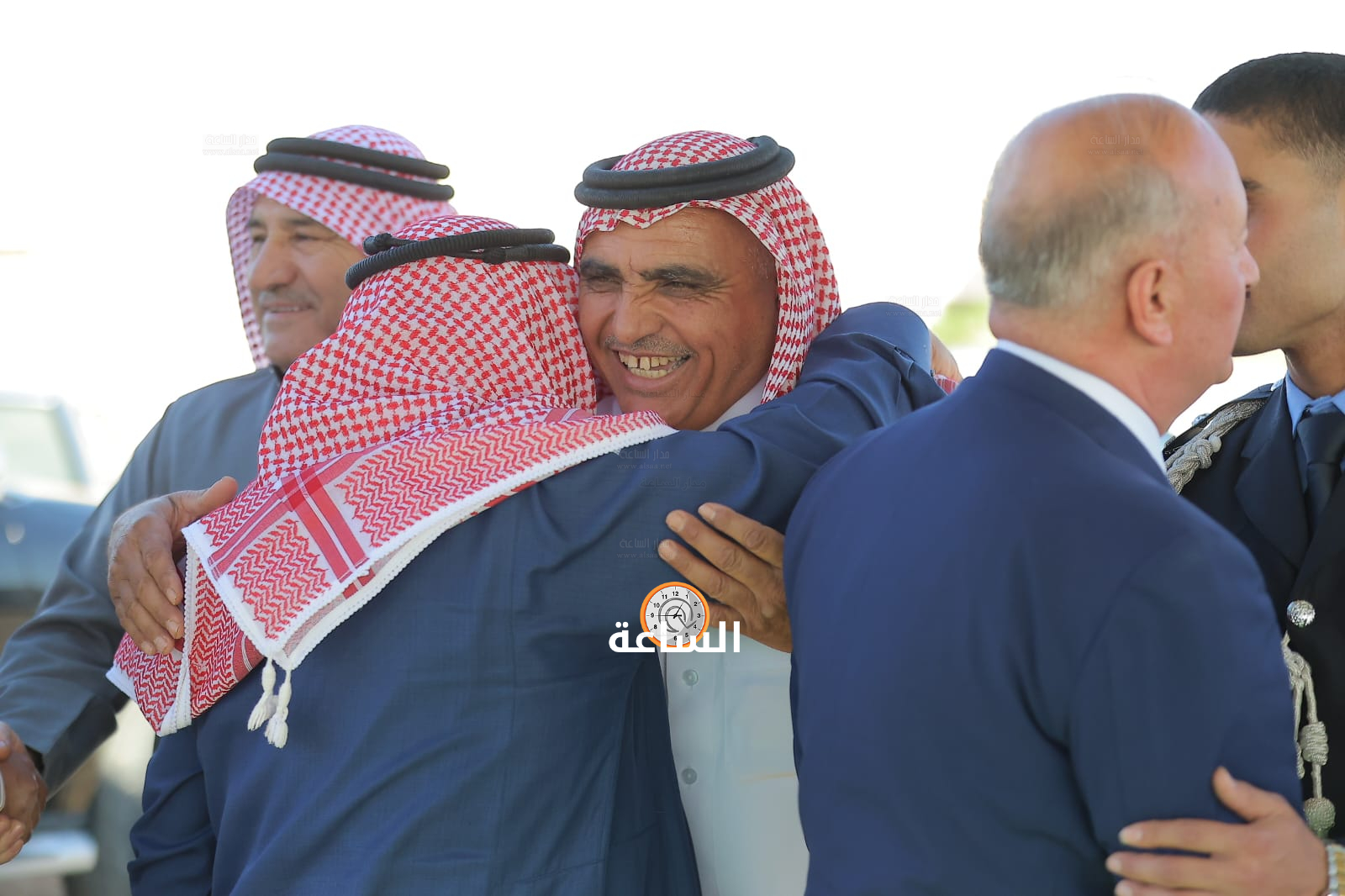 Madar Al-Saa Images 0.424436106546884