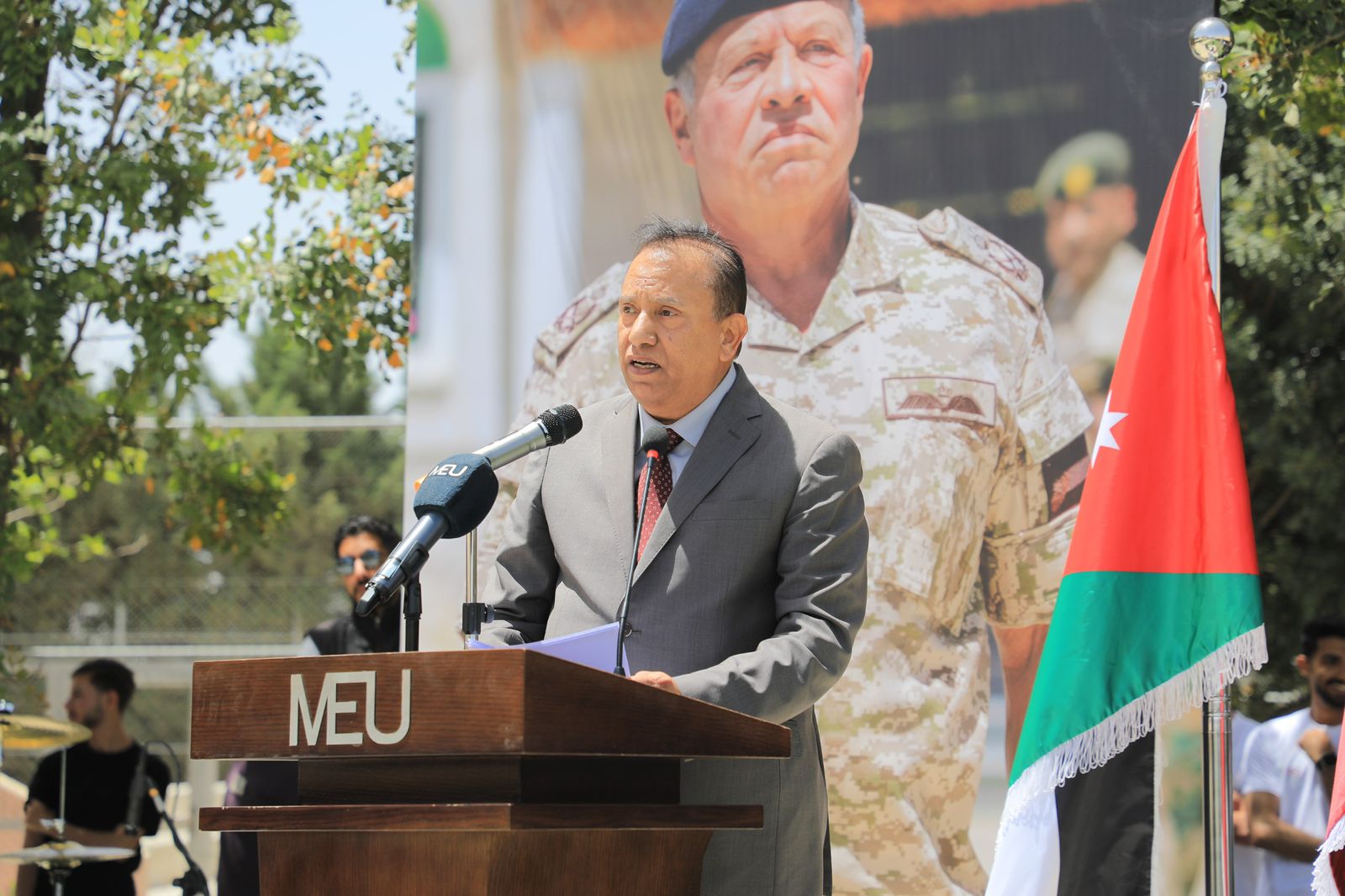 Madar Al-Saa Images 0.14320862080839014