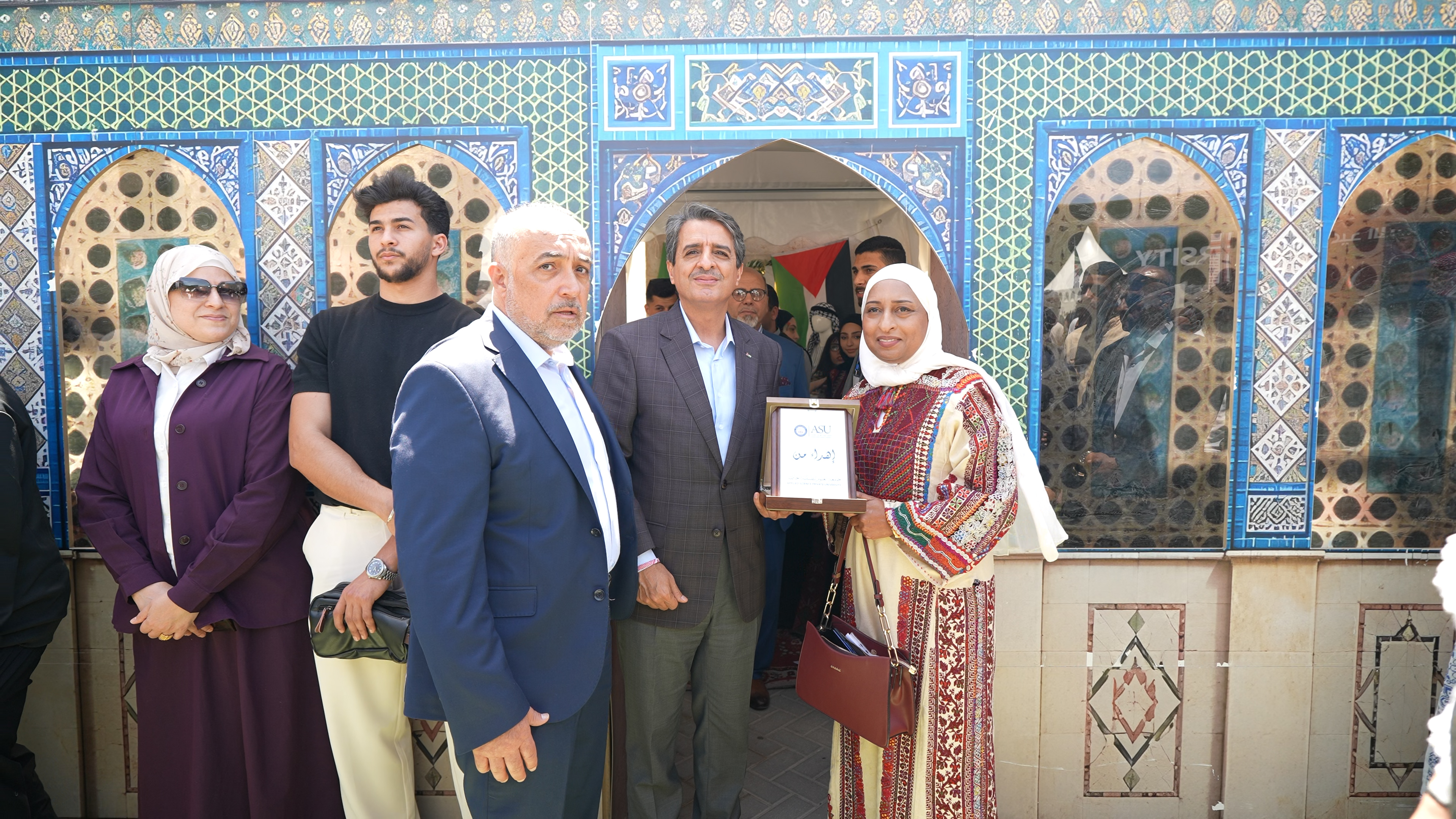Madar Al-Saa Images 0.6079743315707699
