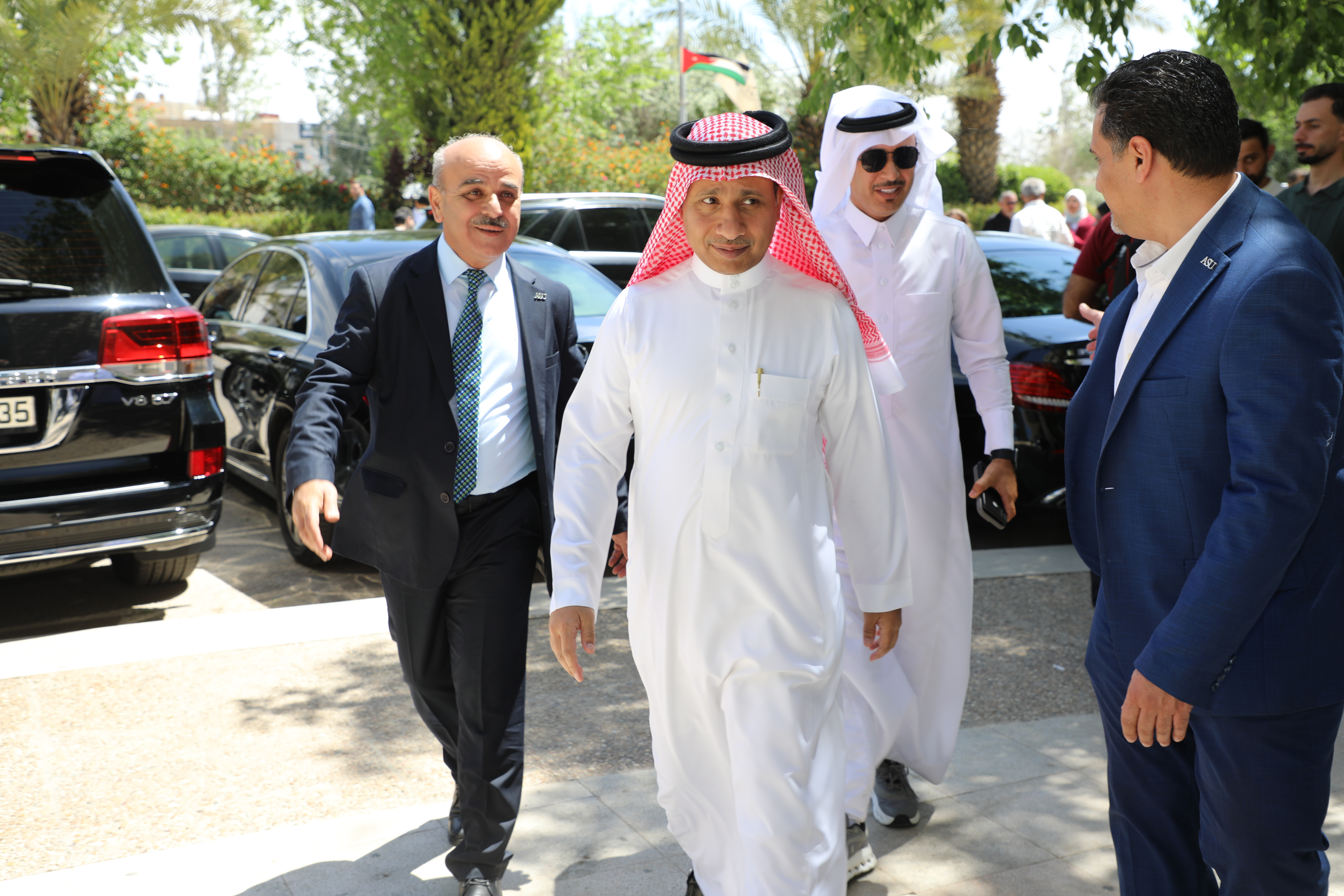 Madar Al-Saa Images 0.2989543258143521