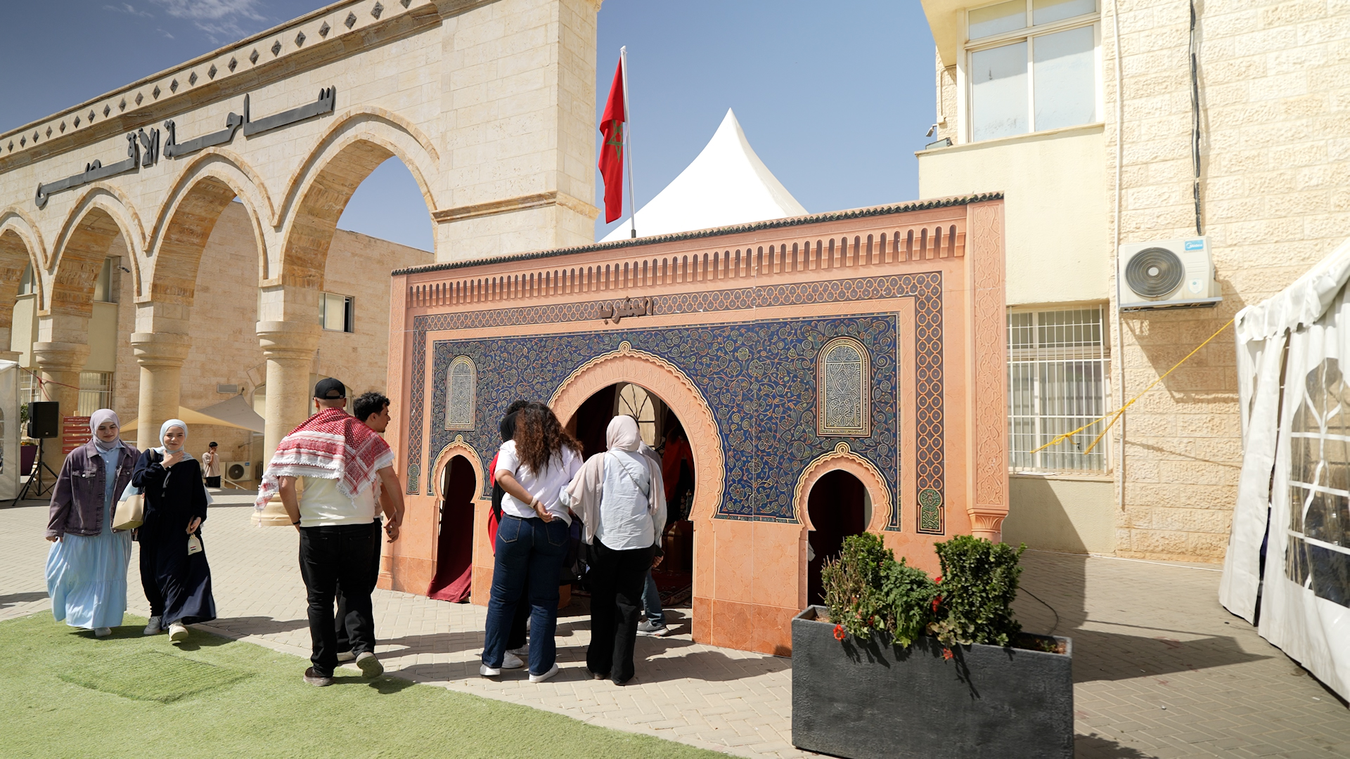 Madar Al-Saa Images 0.47665284537449326