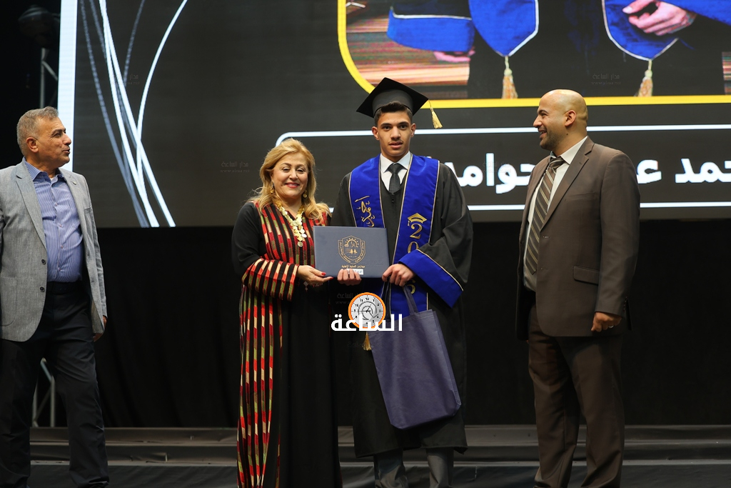 Madar Al-Saa Images 0.16589793972673617