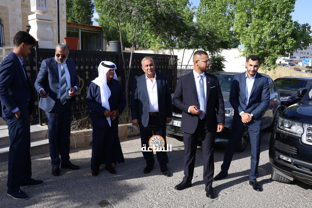 Madar Al-Saa Images 0.4896149747540186
