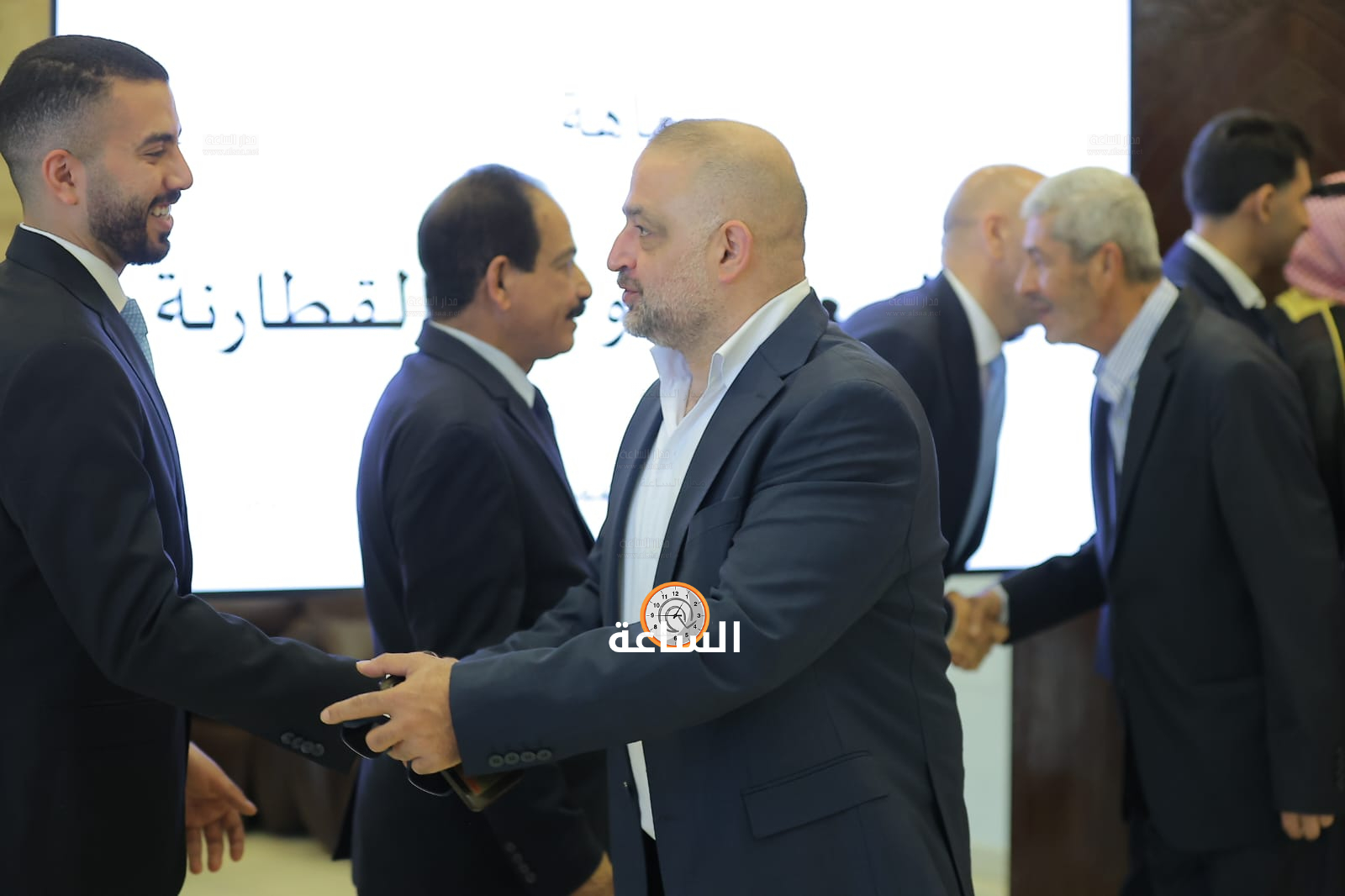 Madar Al-Saa Images 0.41716471414637657