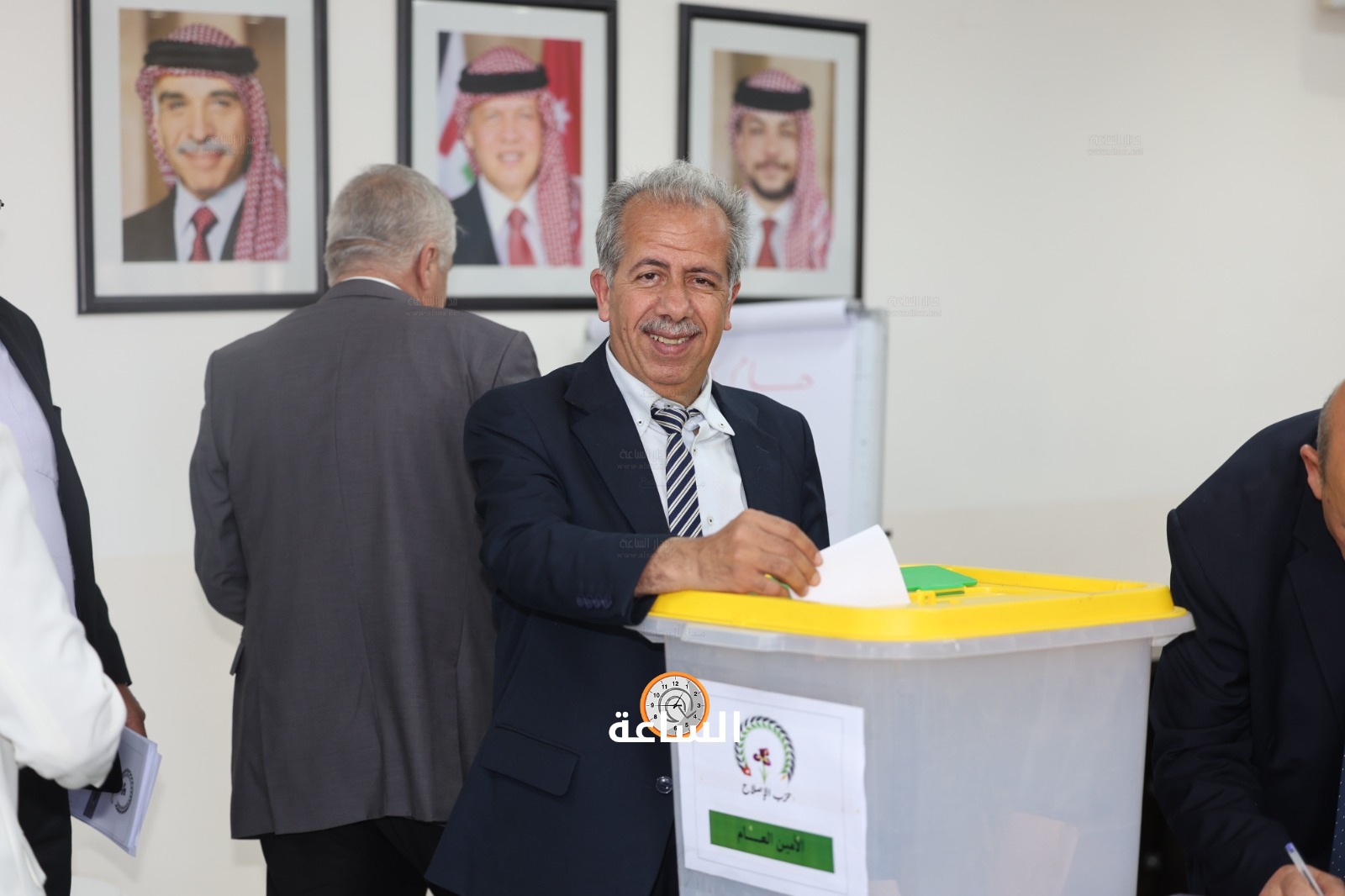 Madar Al-Saa Images 0.45247145429014757