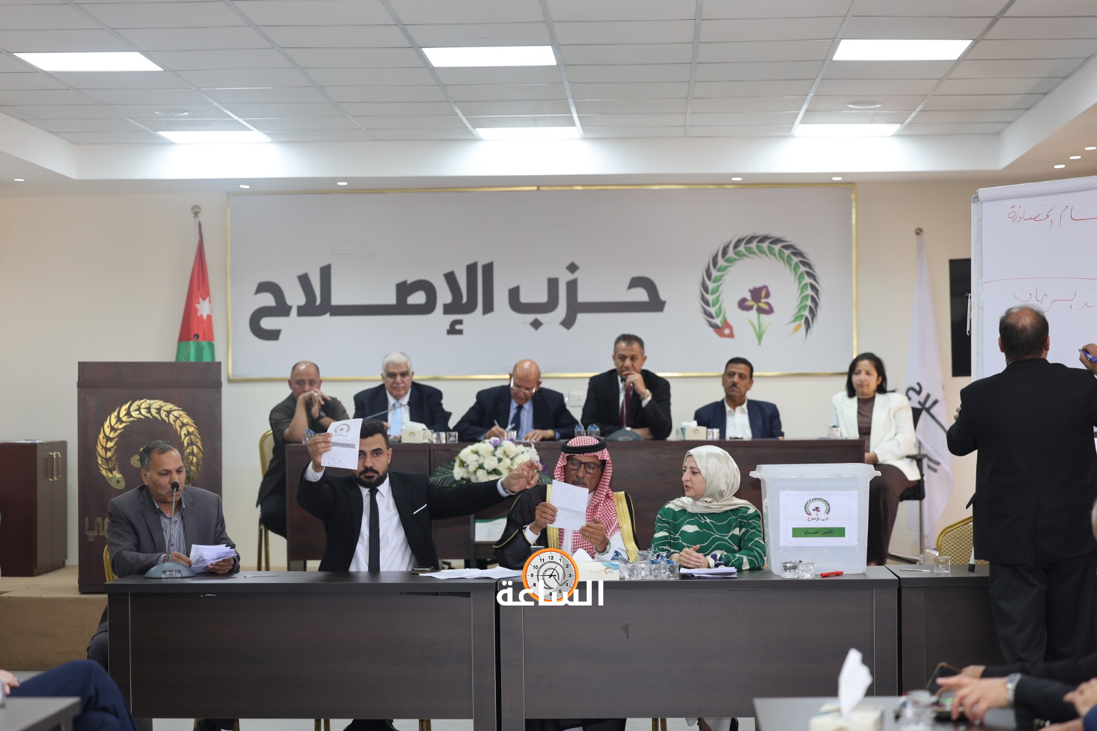 Madar Al-Saa Images 0.003715610312872153