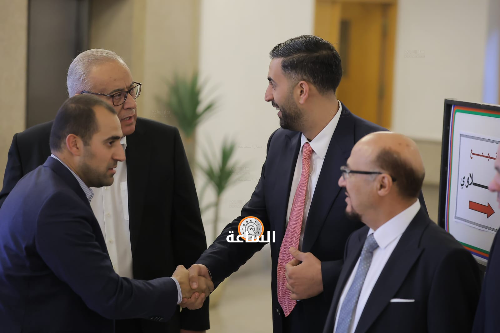 Madar Al-Saa Images 0.37394721101562434