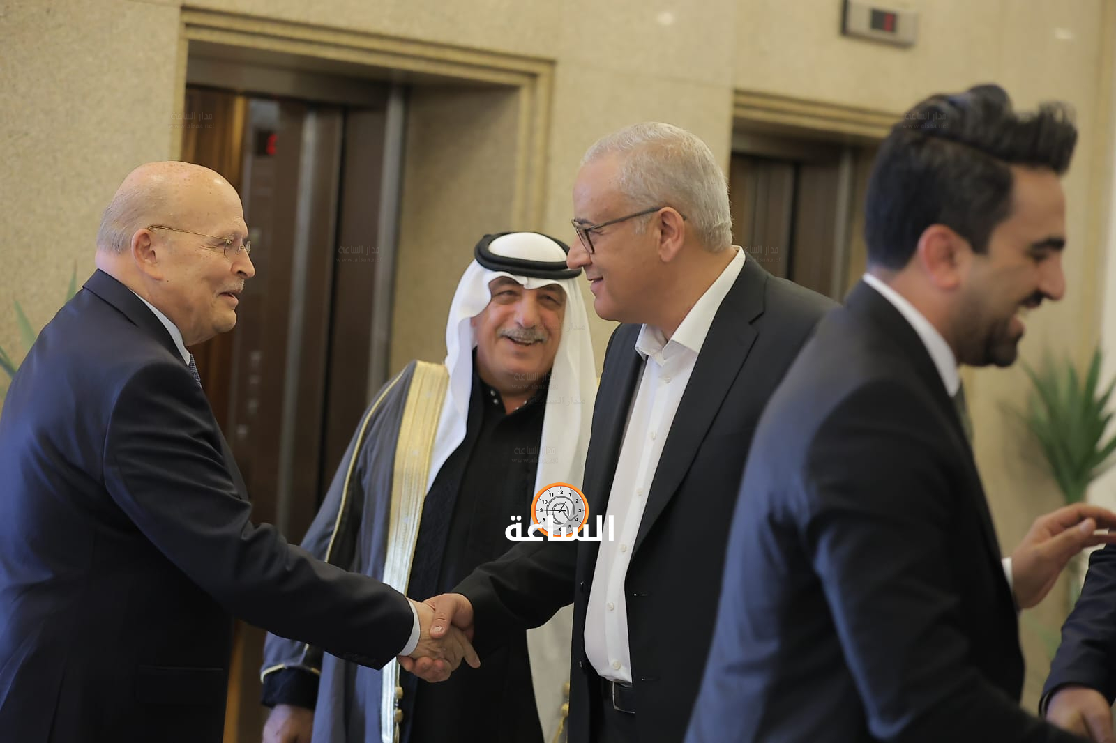 Madar Al-Saa Images 0.6425230343677619